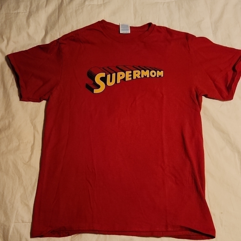 SUPERMOM tee